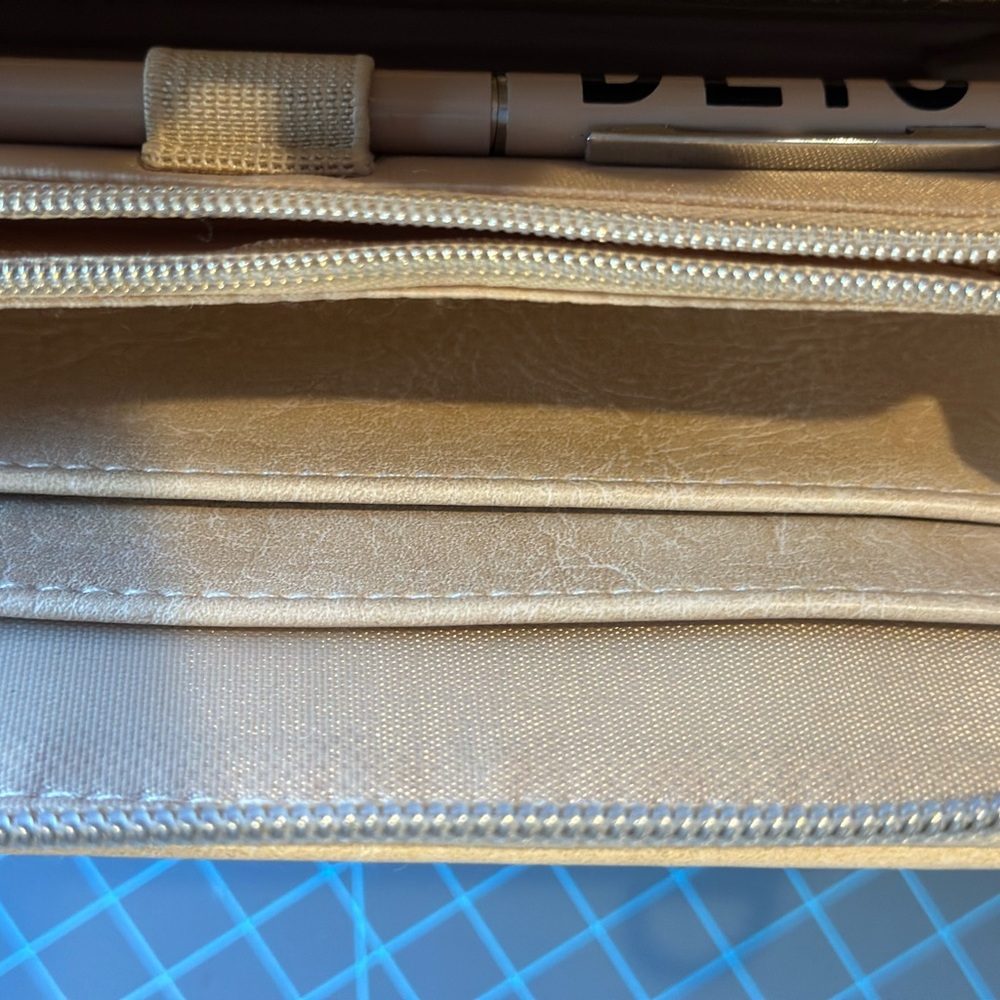 BEIS Cream Textured Key & Card Holder - Picture 6 of 10